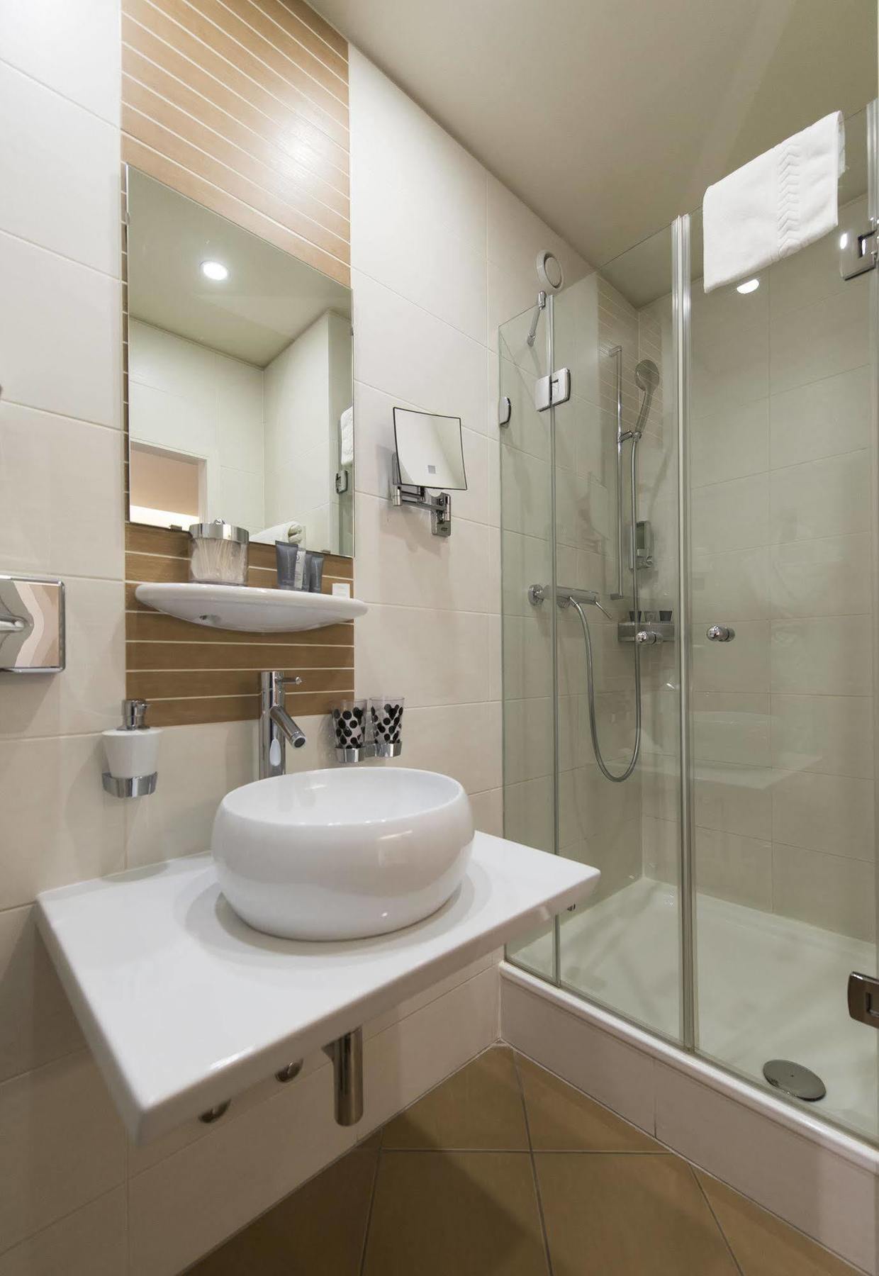 La Cour Des Augustins Boutique Gallery Design Hotel Женева Экстерьер фото